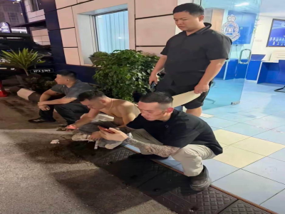 马来吃瓜：网红akA刀枪不入马来西亚被暴揍，打的鼻青脸肿